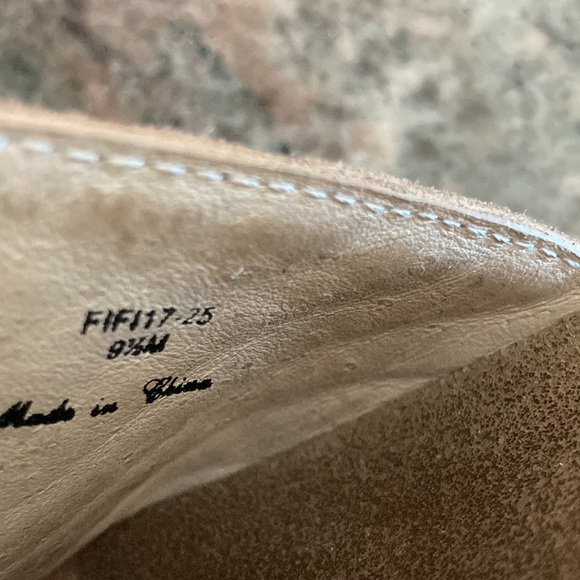 EUC Donald J Pliner Leather Fifi Sandals